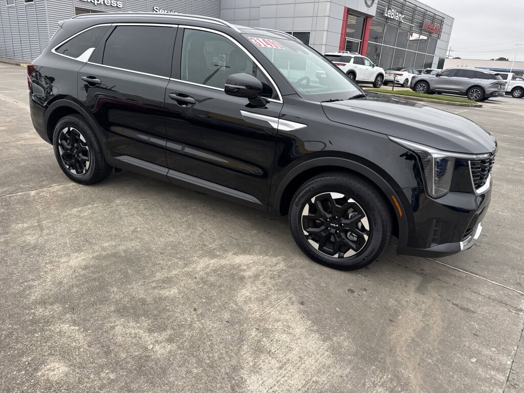 Certified 2025 Kia Sorento S w/ Panoramic Sunroof Package image 12