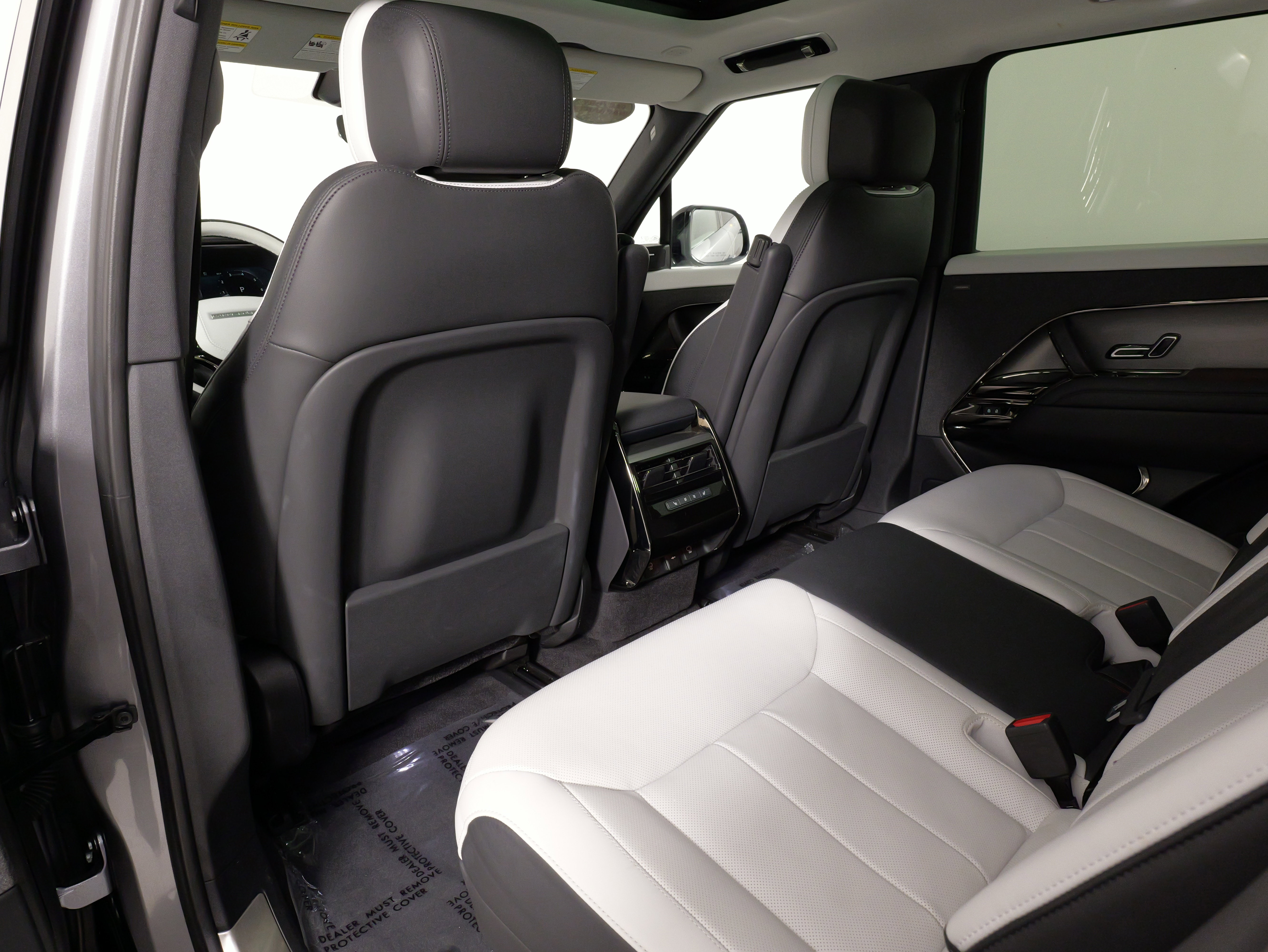 Used 2023 Land Rover Range Rover Sport SE Dynamic image 34