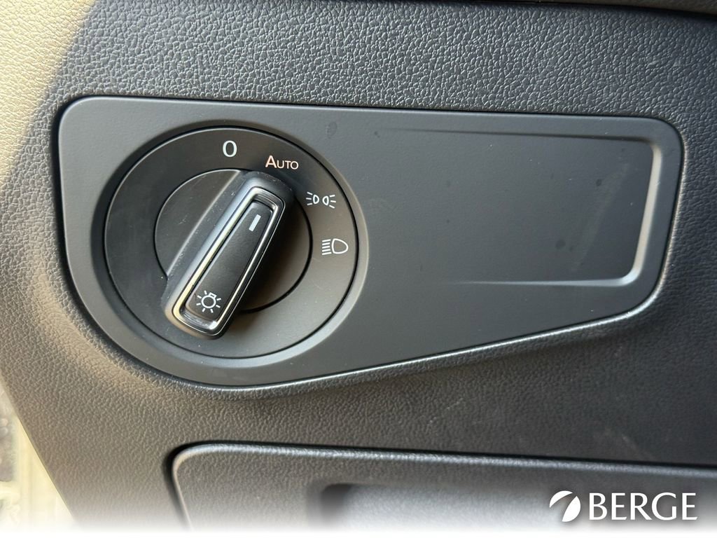 Used 2022 Volkswagen Tiguan SE R-Line image 26