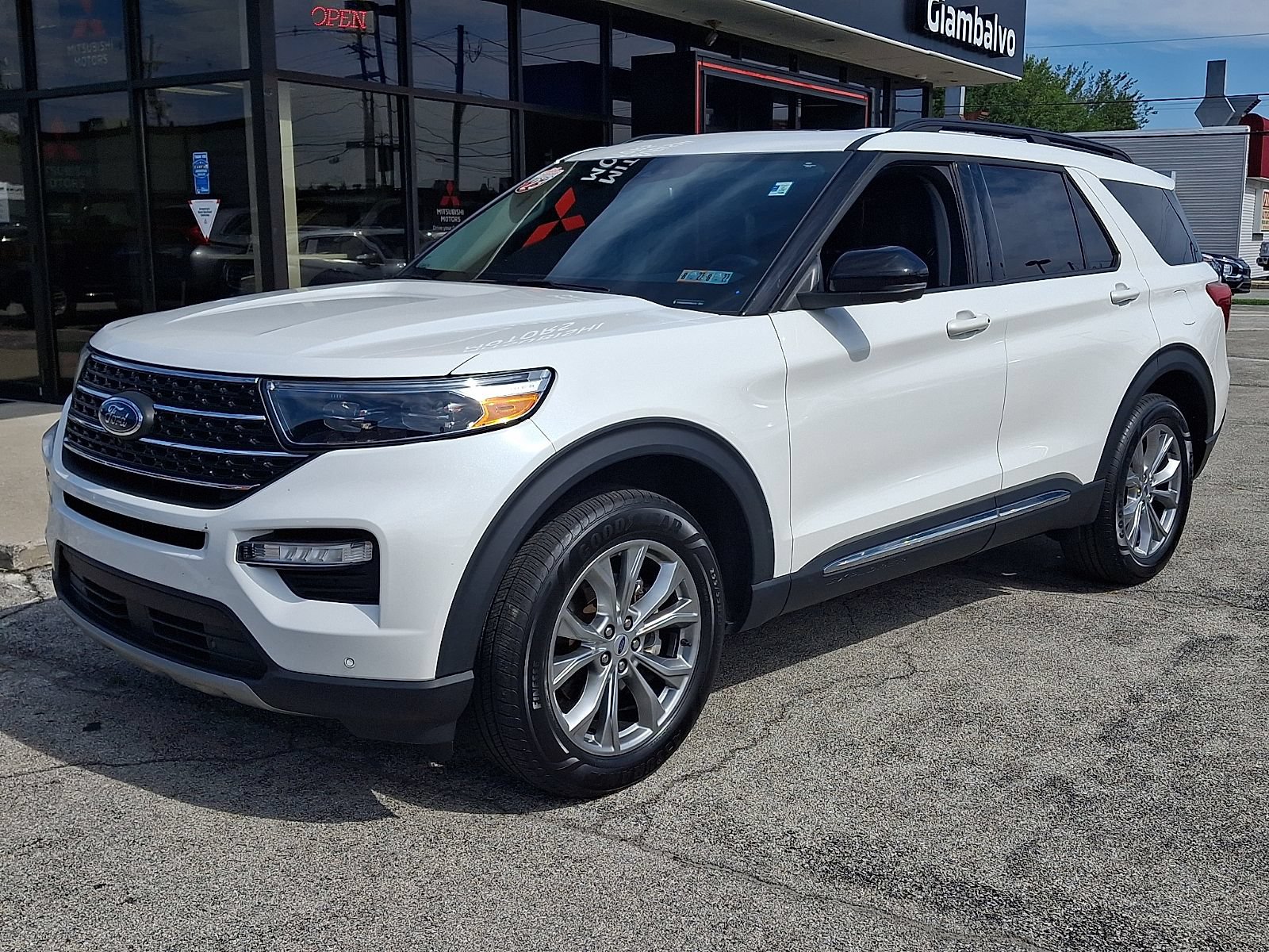 Used 2023 Ford Explorer XLT w/ Equipment Group 202A AWD/4WD image 5