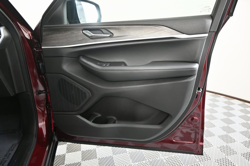 New 2025 Jeep Grand Cherokee Limited w/ Trailer Tow Package image 12