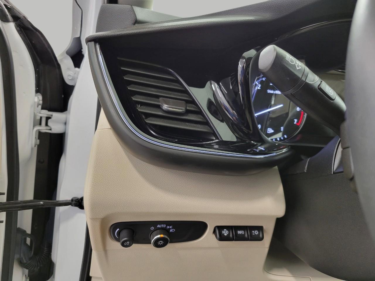 Used 2023 Buick Envision Avenir image 11