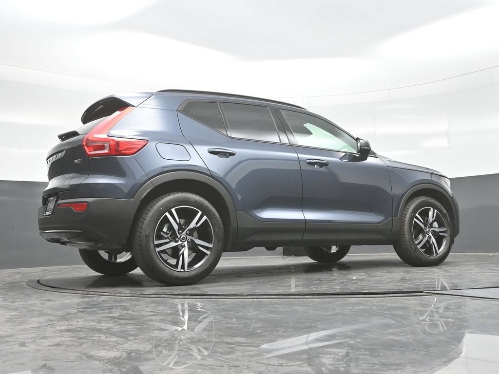 New 2026 Volvo XC40 B5 Core w/ Climate Package AWD/4WD image 27