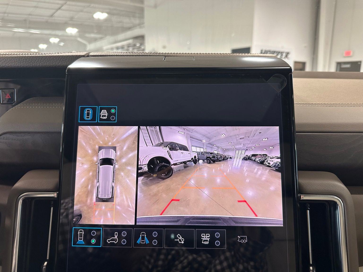 Used 2025 GMC Yukon XL Denali w/ Denali Reserve Package image 26