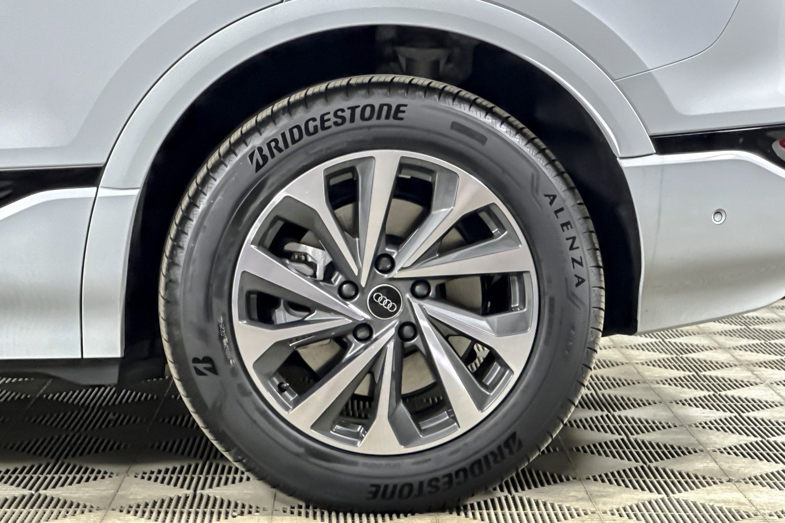 New 2025 Audi Q6 e-tron Premium image 23