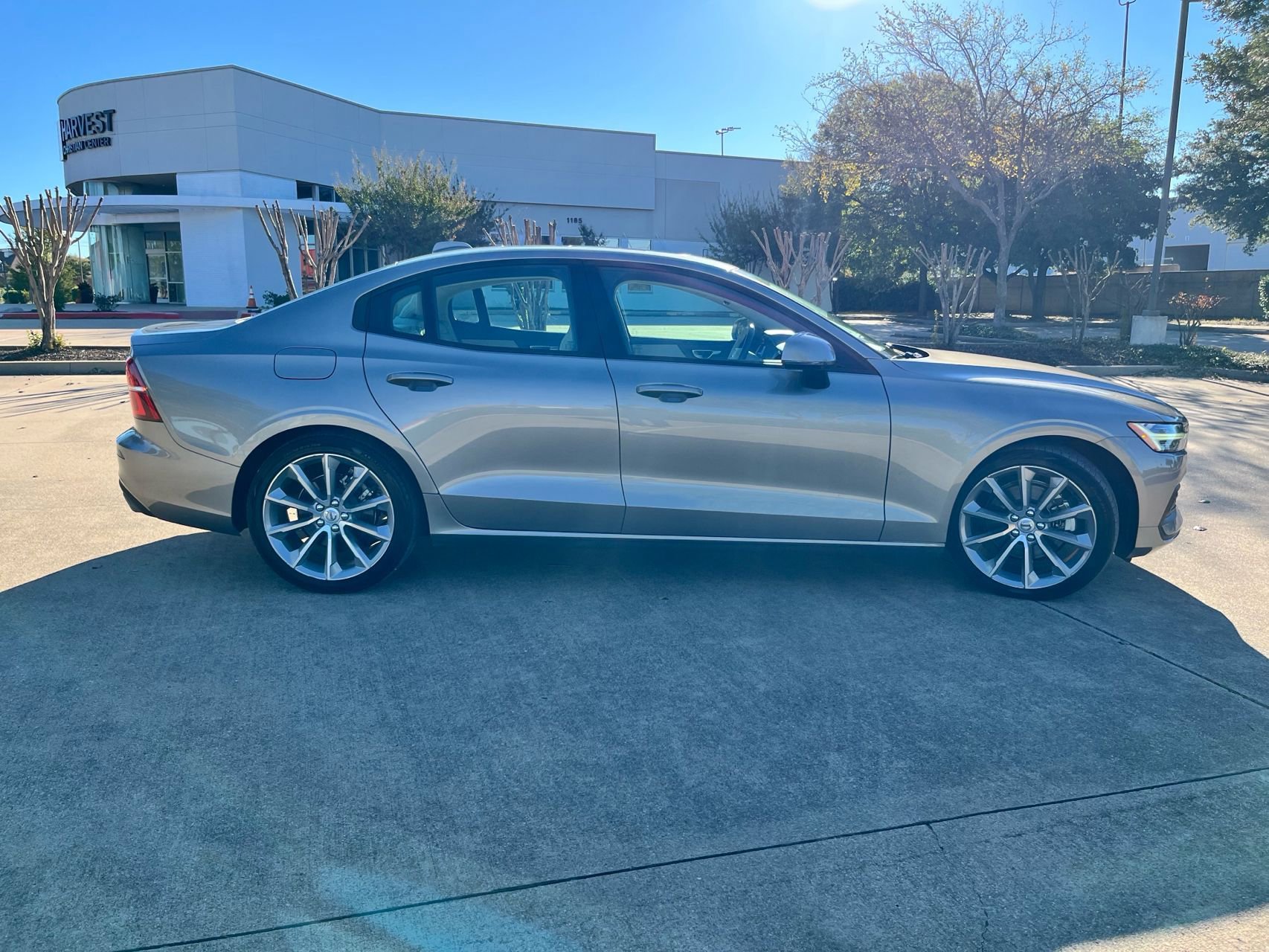 Used 2020 Volvo S60 T5 Momentum w/ Protection Package image 4