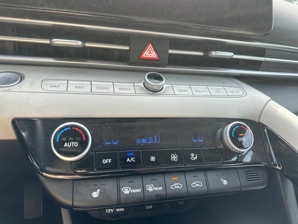 Used 2025 Hyundai Elantra Limited FWD image 17
