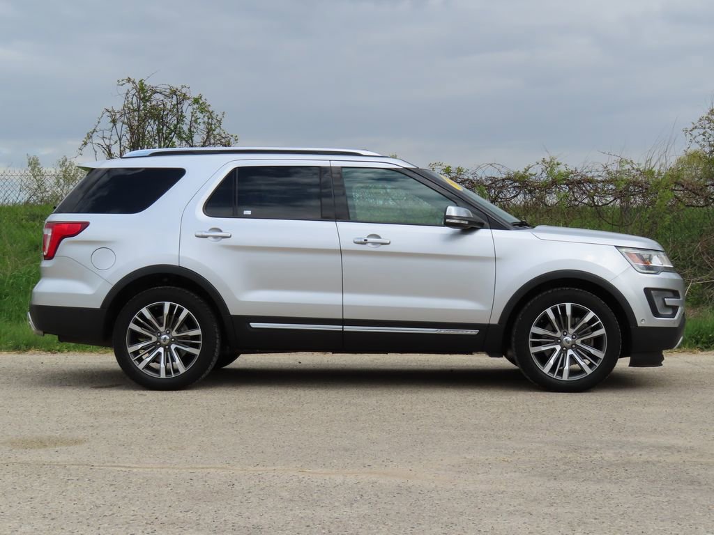 Used 2017 Ford Explorer Platinum AWD/4WD image 2