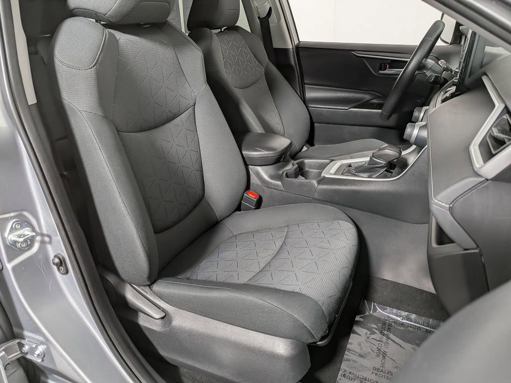 Used 2021 Toyota RAV4 XLE w/ Convenience Package image 25
