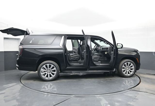 Used 2025 Chevrolet Suburban Premier AWD/4WD image 37