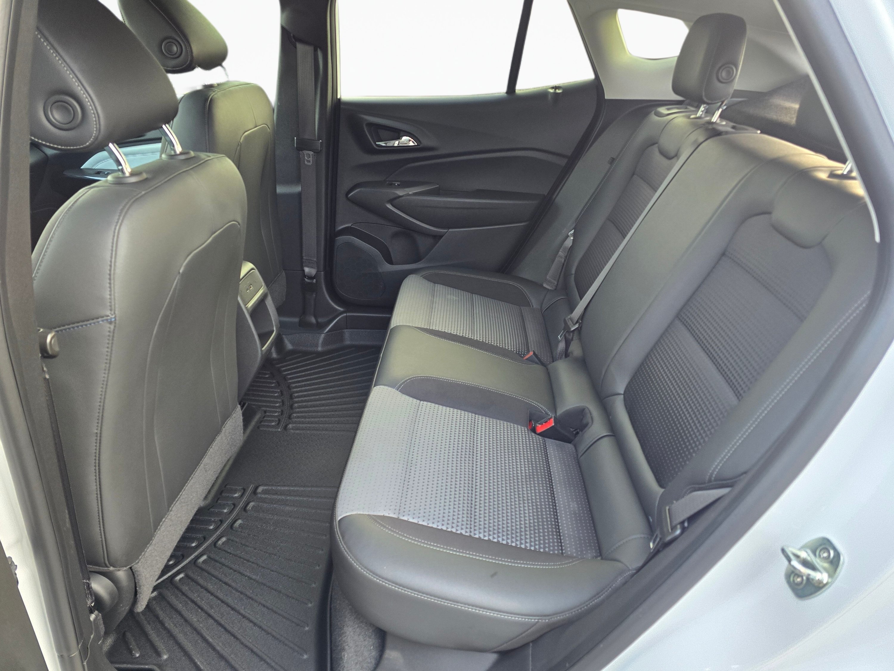 Used 2024 Chevrolet Trax LT w/ LT Convenience Package FWD image 19
