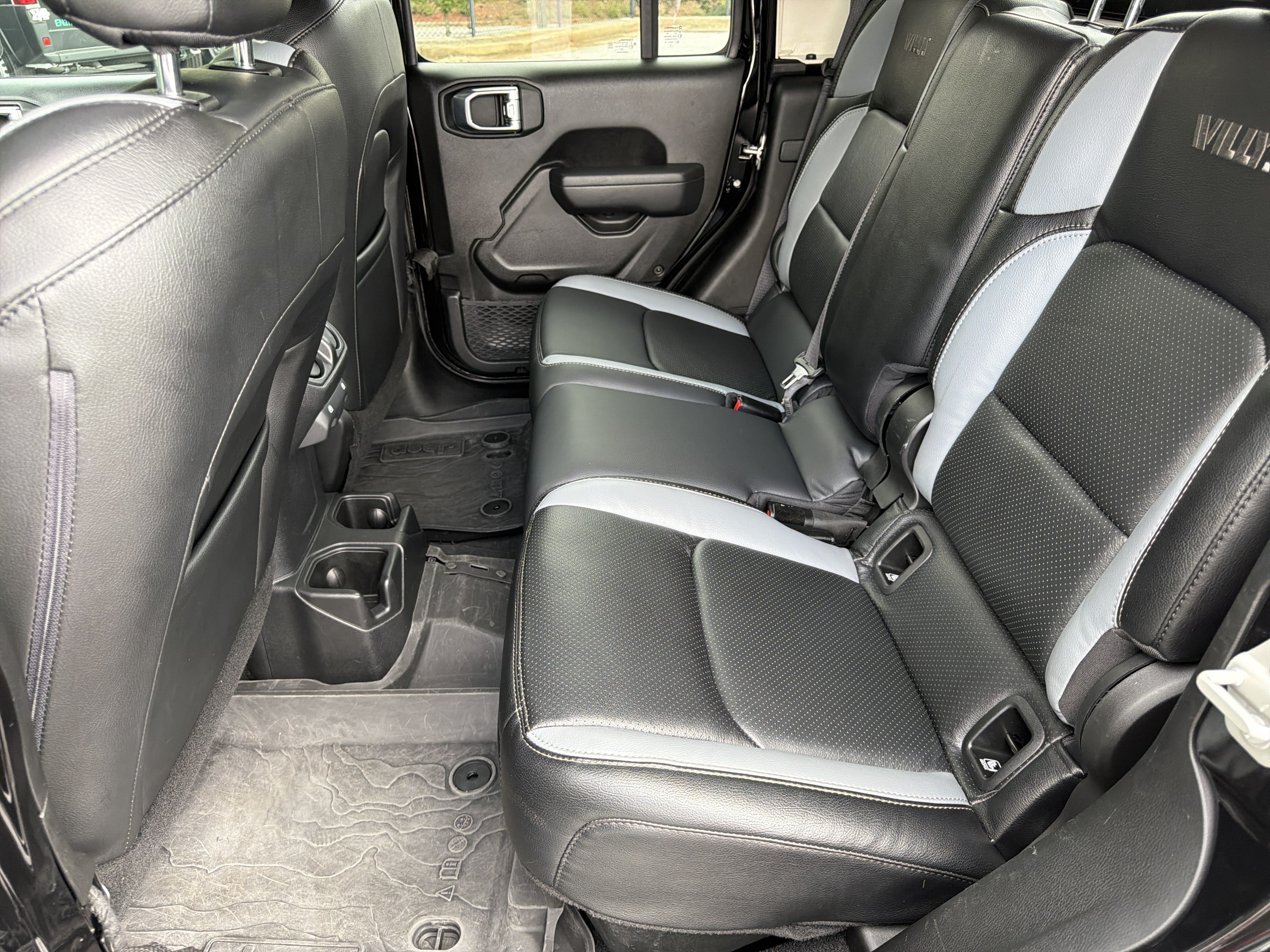 Used 2023 Jeep Gladiator Sport AWD/4WD image 24