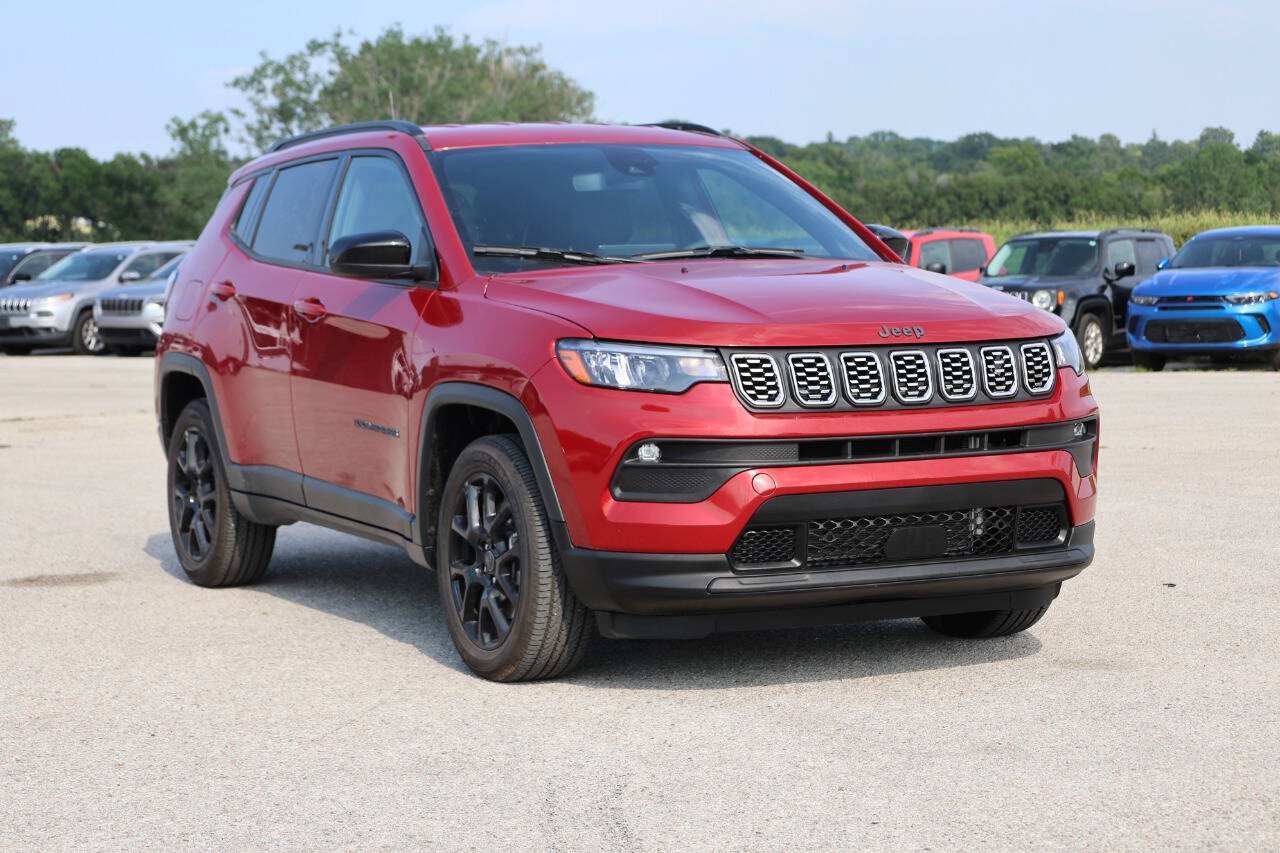 Used 2026 Jeep Compass Latitude AWD/4WD image 4