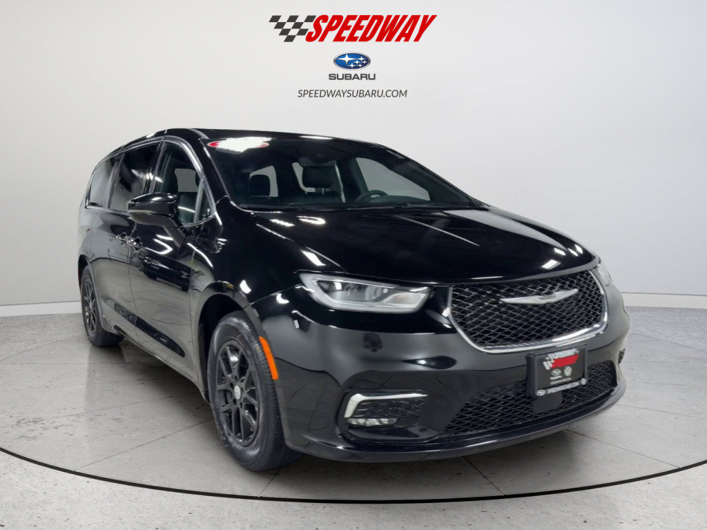 Used 2025 Chrysler Pacifica Select FWD image 2