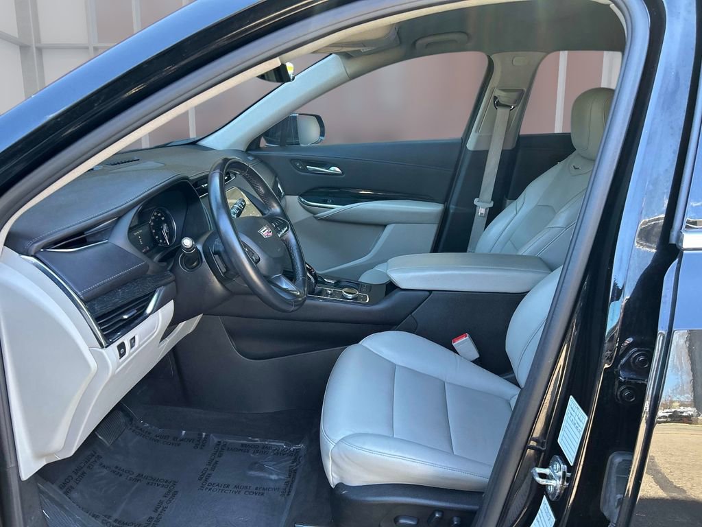 Used 2023 Cadillac XT4 Premium Luxury AWD/4WD image 13