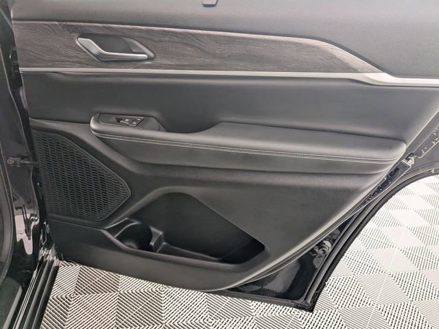 Used 2023 Jeep Grand Cherokee L Limited w/ Luxury Tech Group II image 34