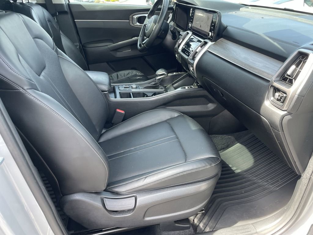 Certified 2022 Kia Sorento EX w/ Panoramic Sunroof Package image 33