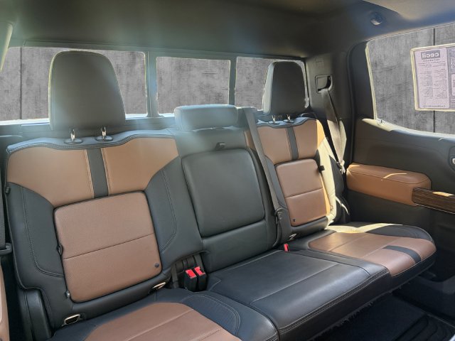 Used 2022 Chevrolet Silverado 1500 High Country w/ Technology Package AWD/4WD image 22