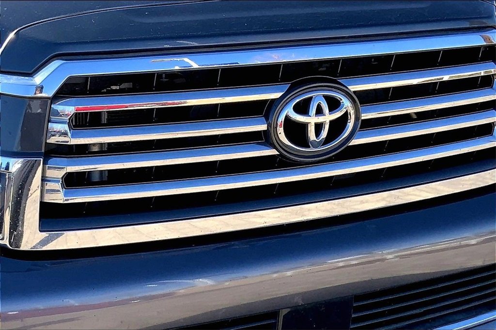 Used 2020 Toyota Sequoia Platinum image 34