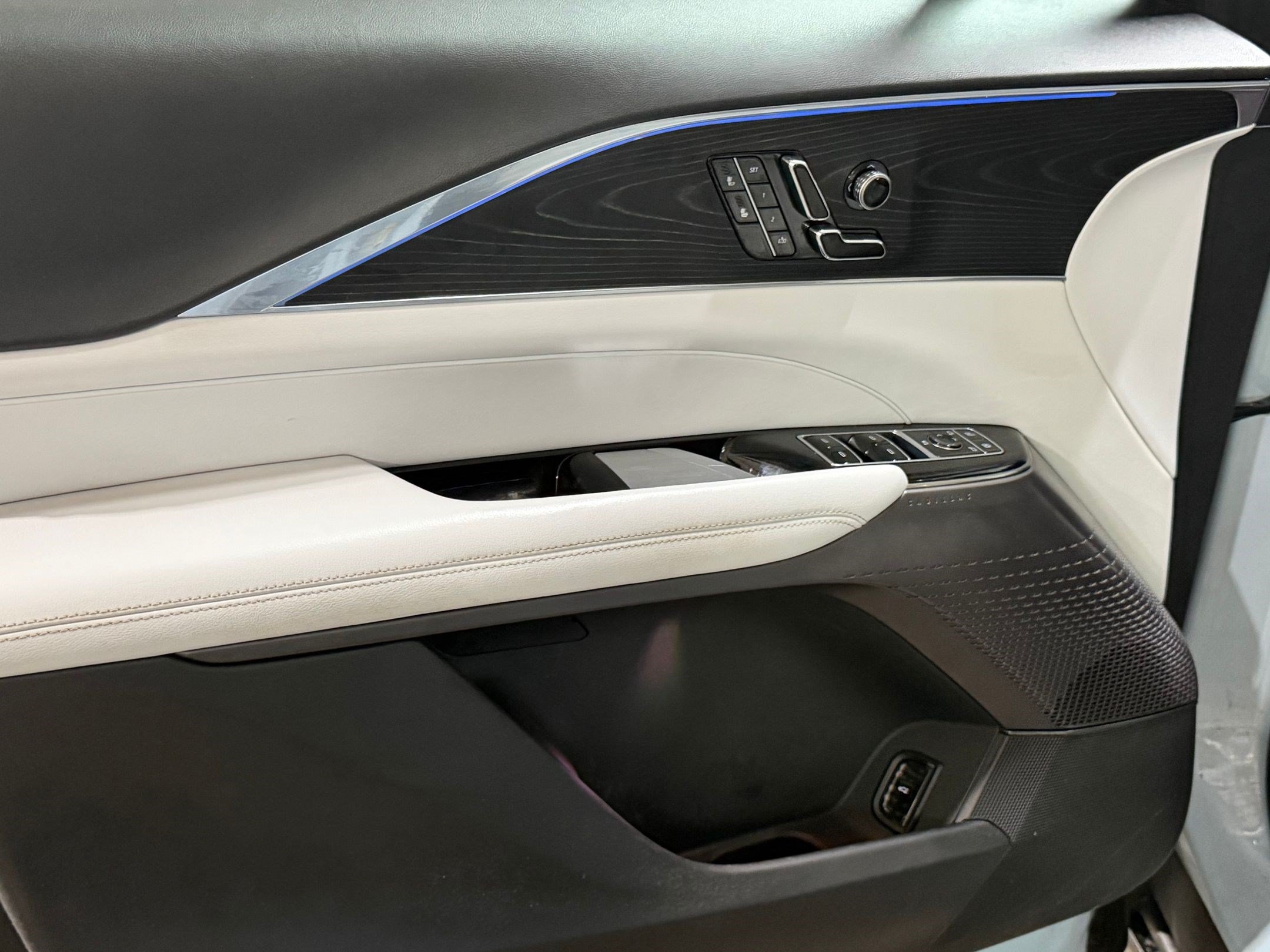 Certified 2024 Cadillac Lyriq Luxury RWD image 12
