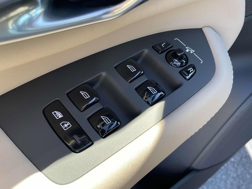 New 2026 Volvo XC90 B5 Core image 7