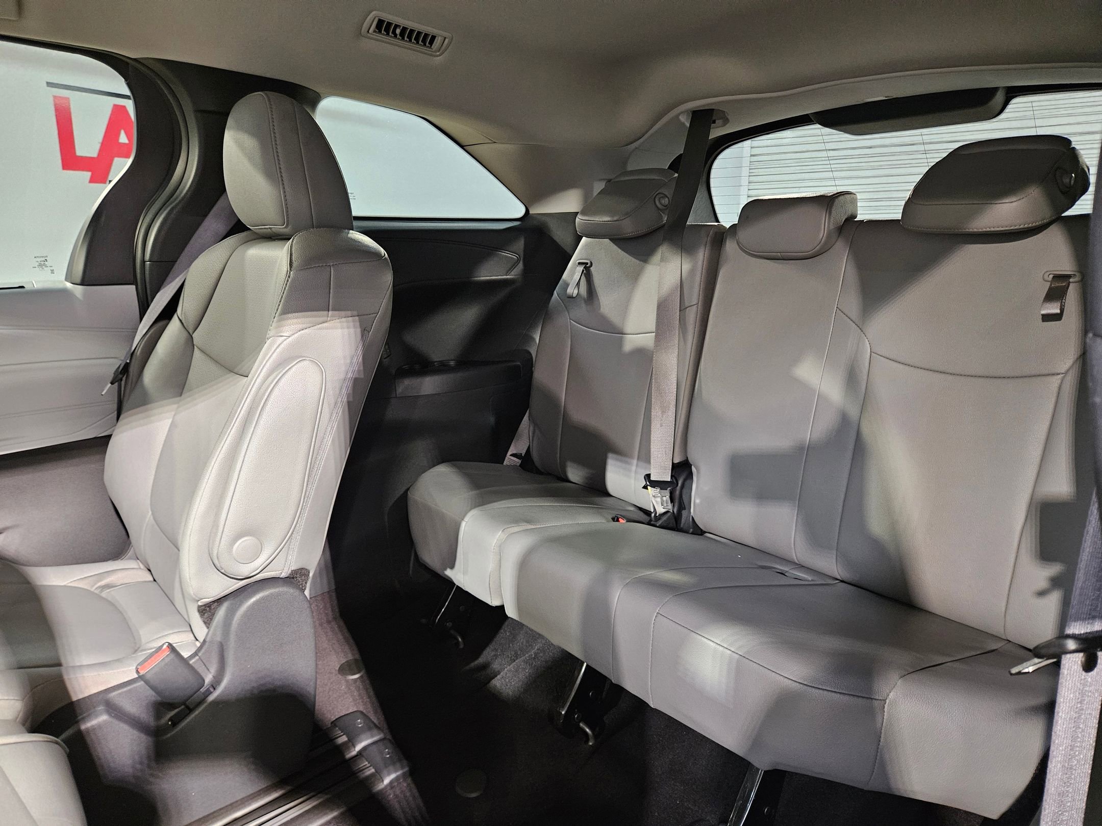 Certified 2025 Toyota Sienna XLE image 36