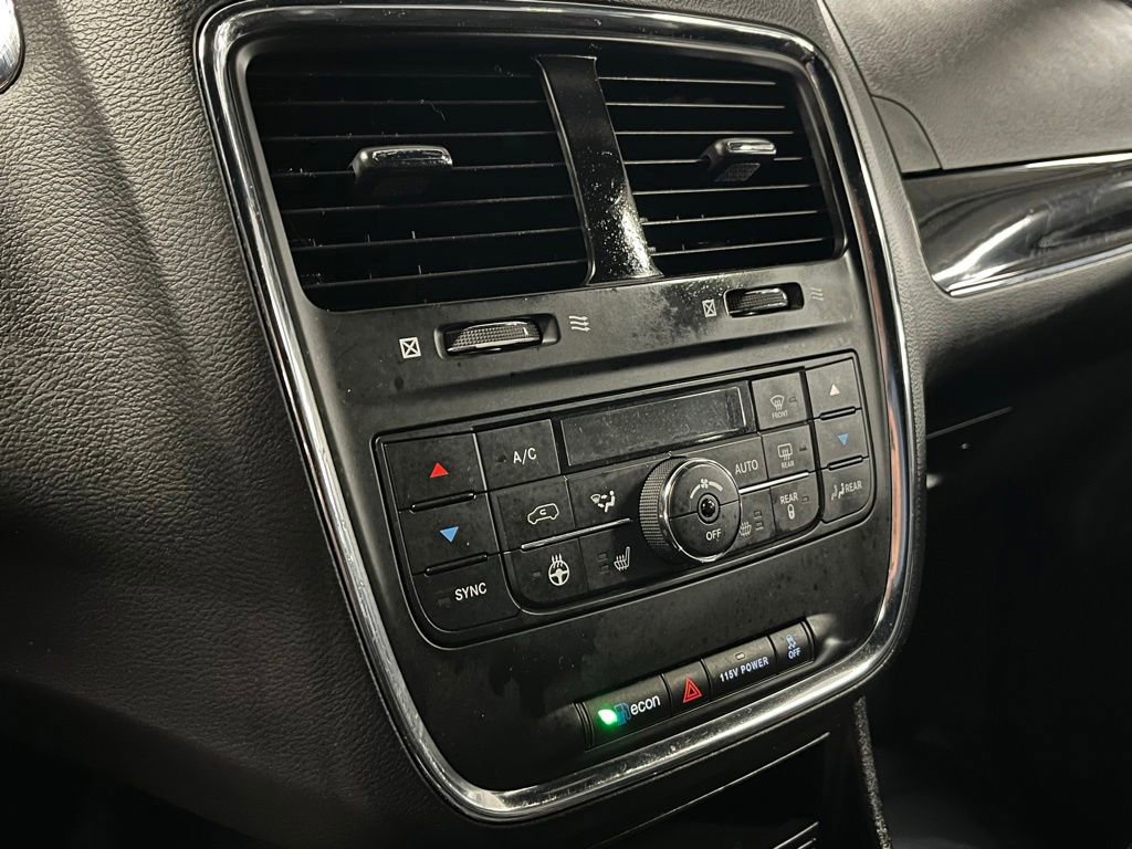 Used 2017 Dodge Grand Caravan SXT w/ Driver Convenience Group FWD image 9