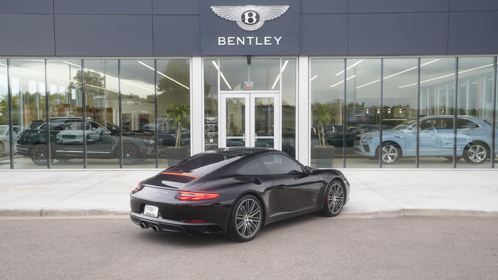 Used 2017 Porsche 911 Carrera S RWD image 3