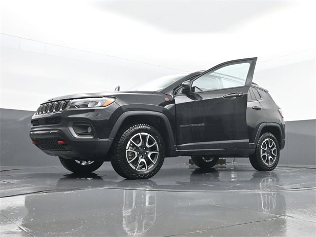 Used 2024 Jeep Compass Trailhawk image 29
