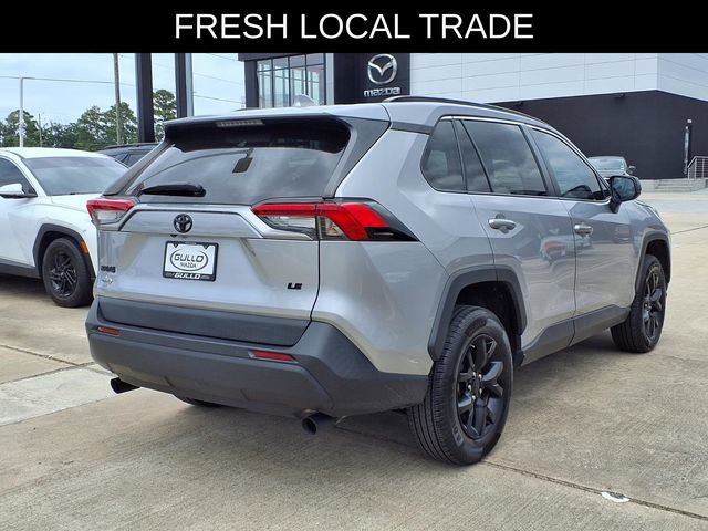 Used 2021 Toyota RAV4 LE FWD image 2