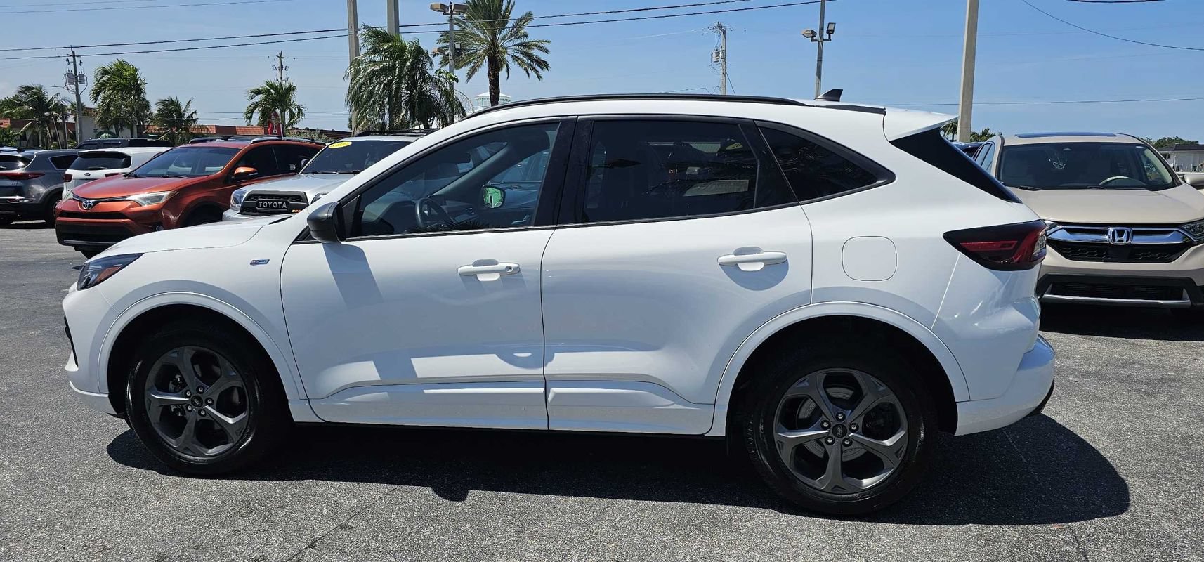 Used 2023 Ford Escape ST-Line AWD/4WD image 3