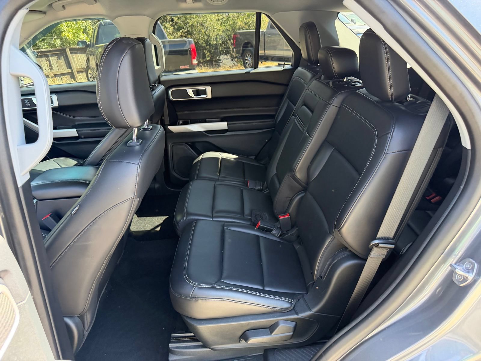 Used 2021 Ford Explorer XLT w/ Equipment Group 202A AWD/4WD image 12