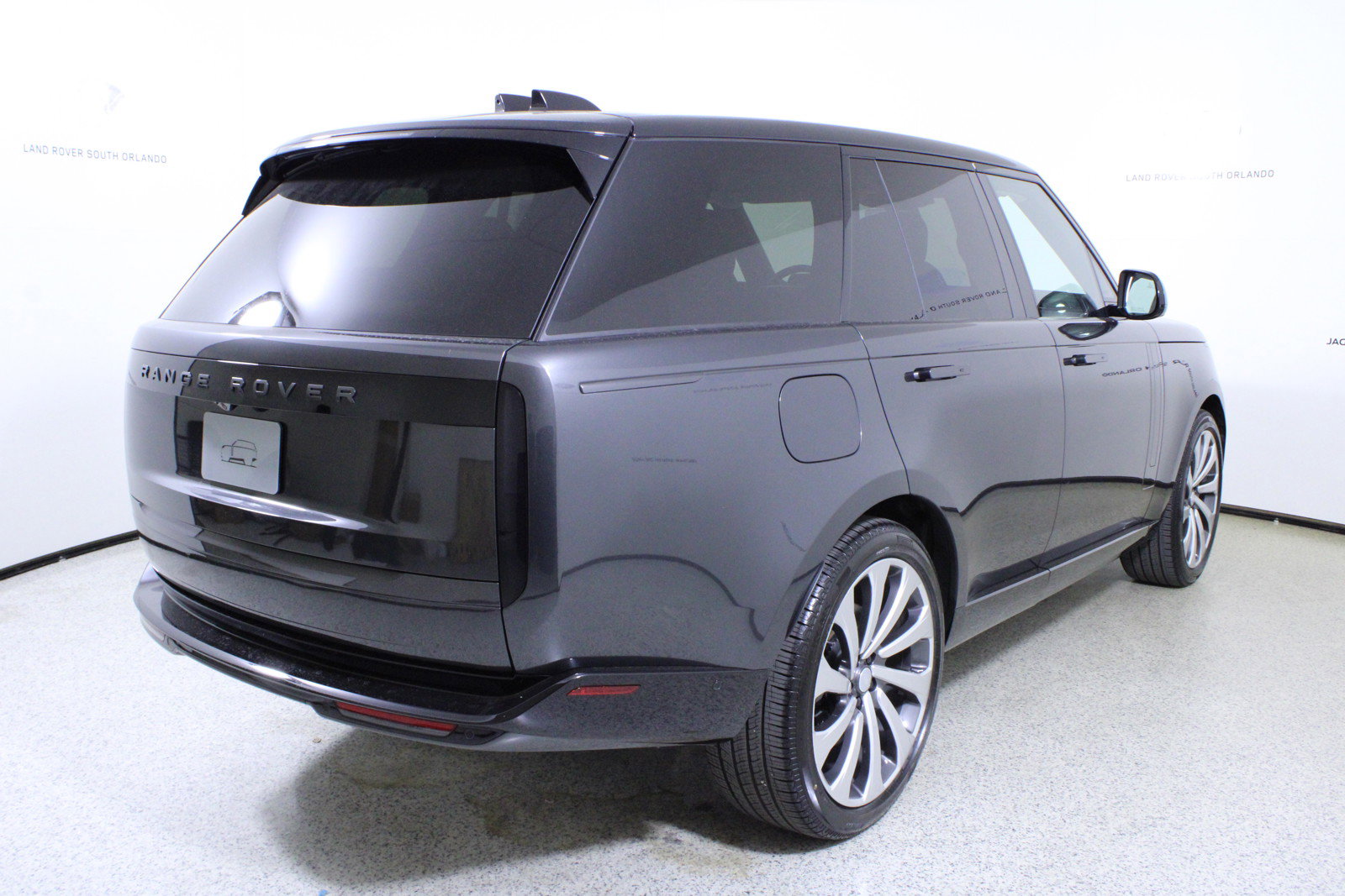 New 2025 Land Rover Range Rover SE image 7