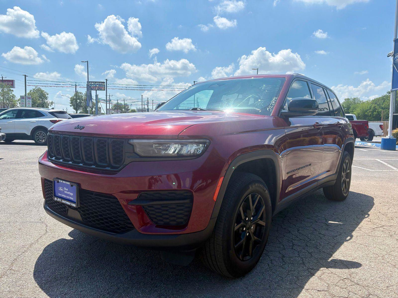 Used 2024 Jeep Grand Cherokee Altitude AWD/4WD image 7