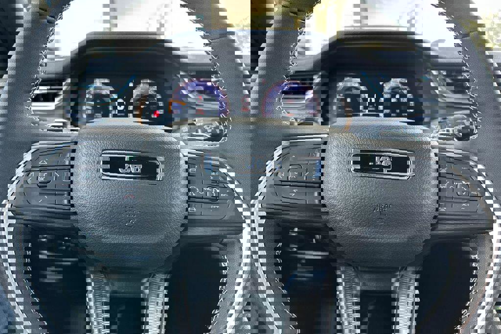 New 2025 Jeep Grand Cherokee Laredo X w/ Luxury Tech Group I image 23