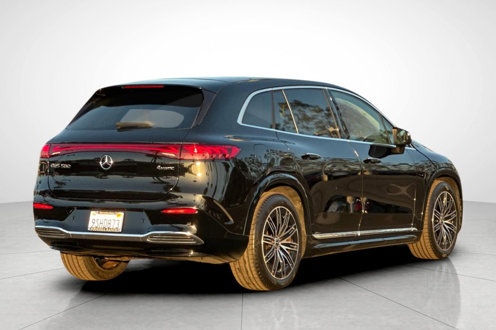 Certified 2023 Mercedes-Benz EQS 580 4MATIC SUV image 3