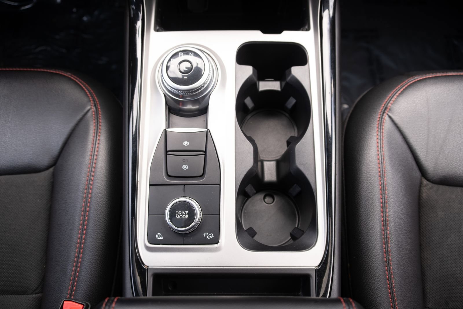 Used 2023 Ford Explorer ST-Line image 6