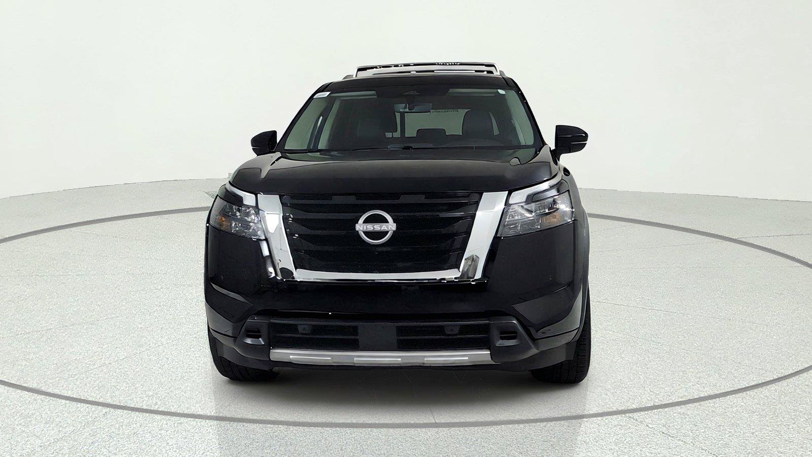 Used 2025 Nissan Pathfinder SL FWD image 2