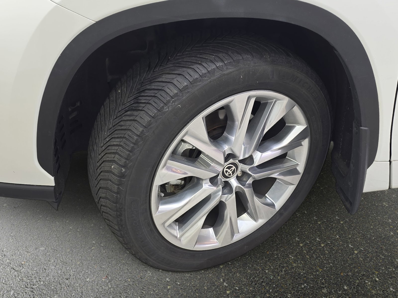 Used 2022 Toyota Highlander Limited w/ Protection Package #3 (TMS) AWD/4WD image 34