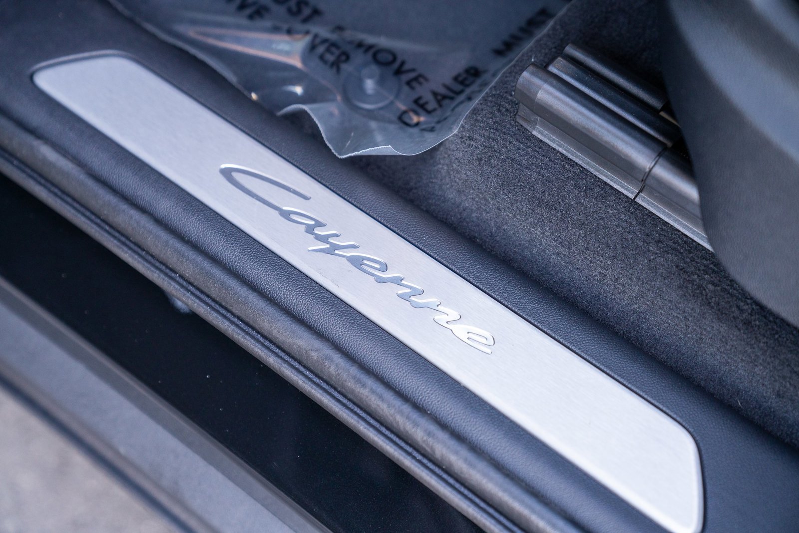 Certified 2025 Porsche Cayenne AWD/4WD image 11