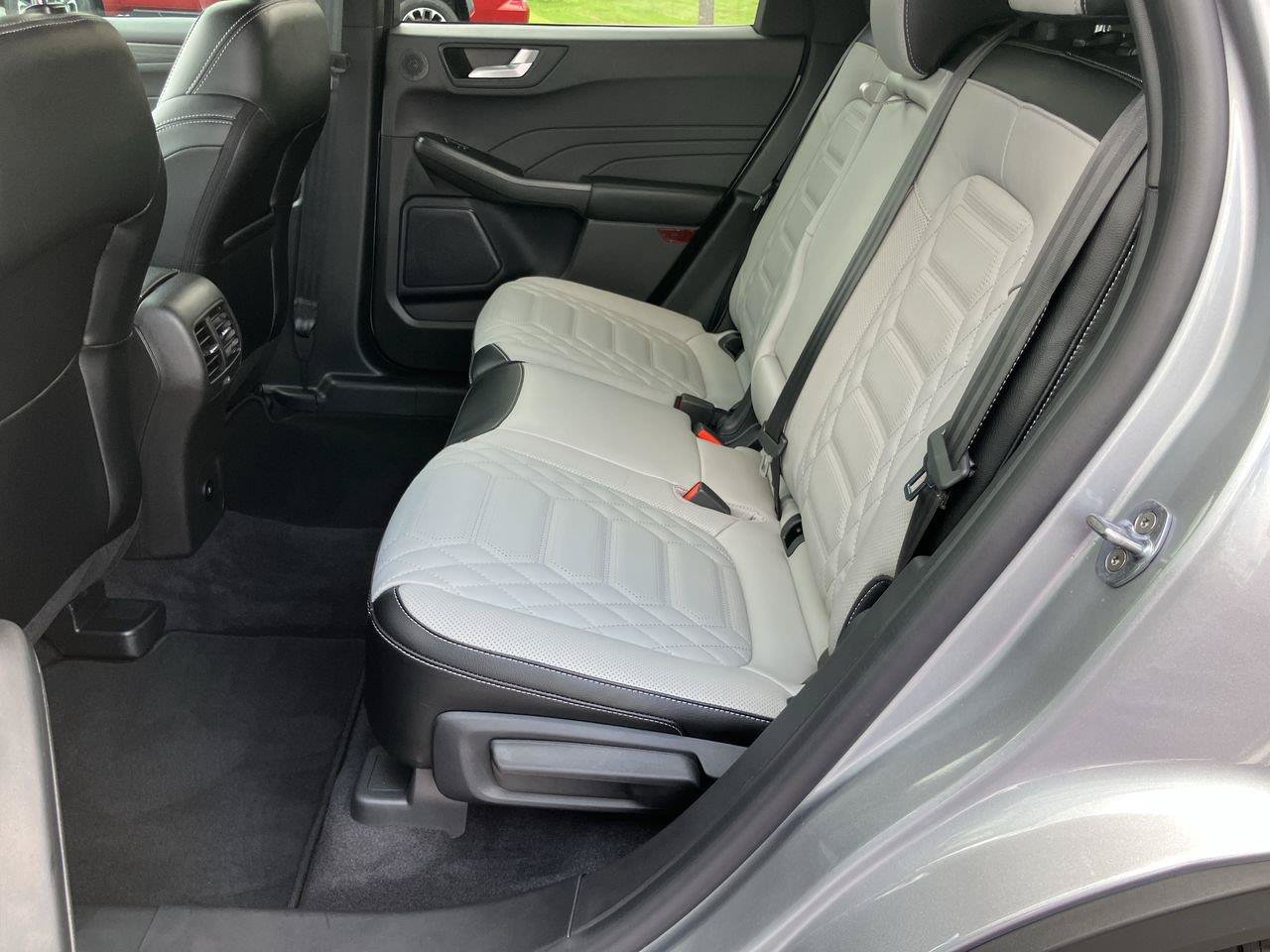 Used 2024 Ford Escape SE w/ PHEV Premium Package FWD image 28
