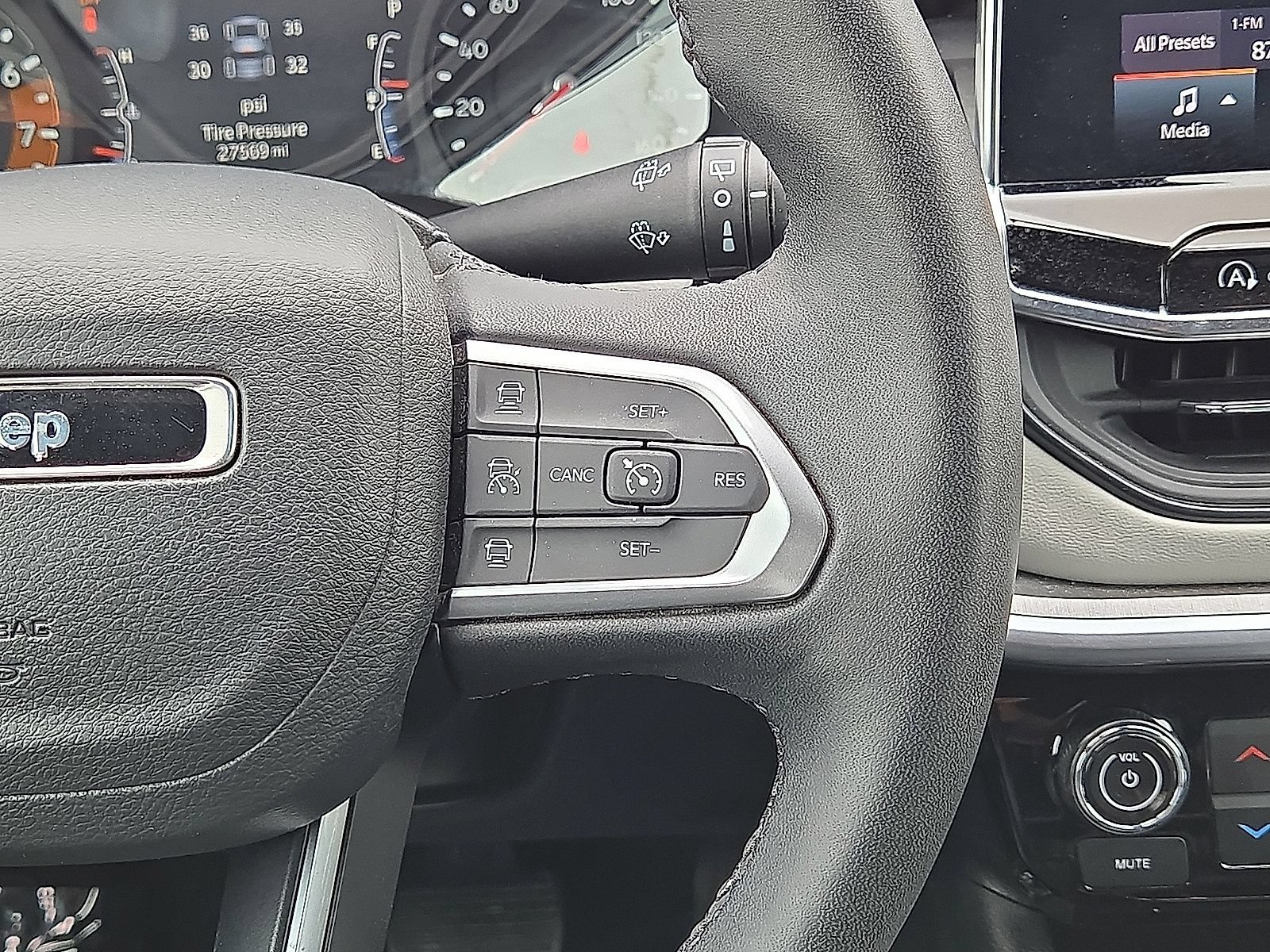 Used 2025 Jeep Compass Limited AWD/4WD image 20
