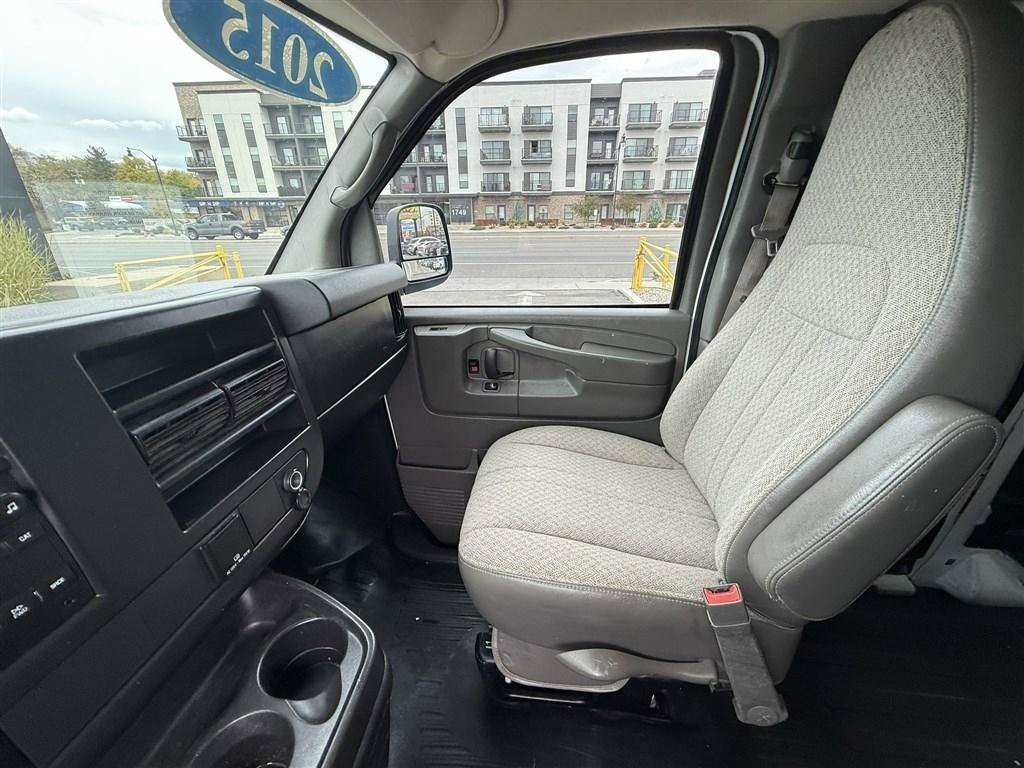 Used 2015 Chevrolet Express 2500 RWD image 17
