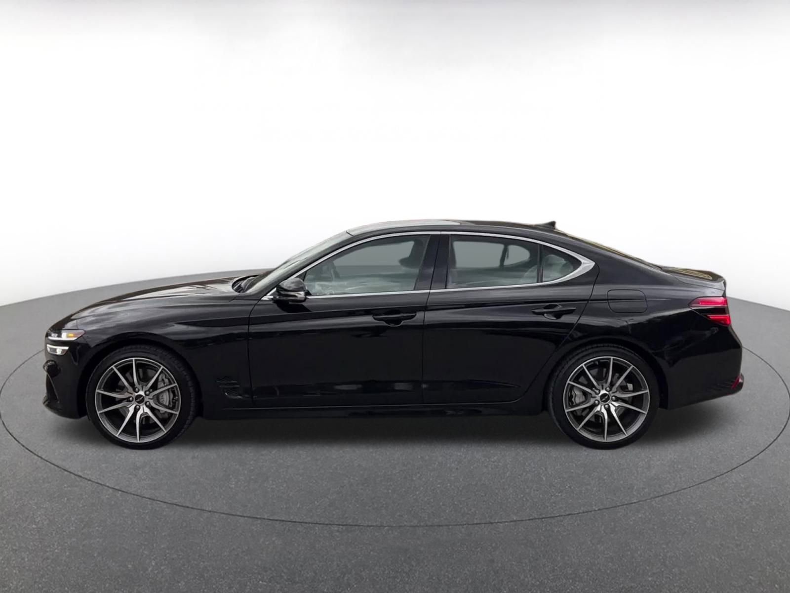 Used 2025 Genesis G70 2.5T image 9