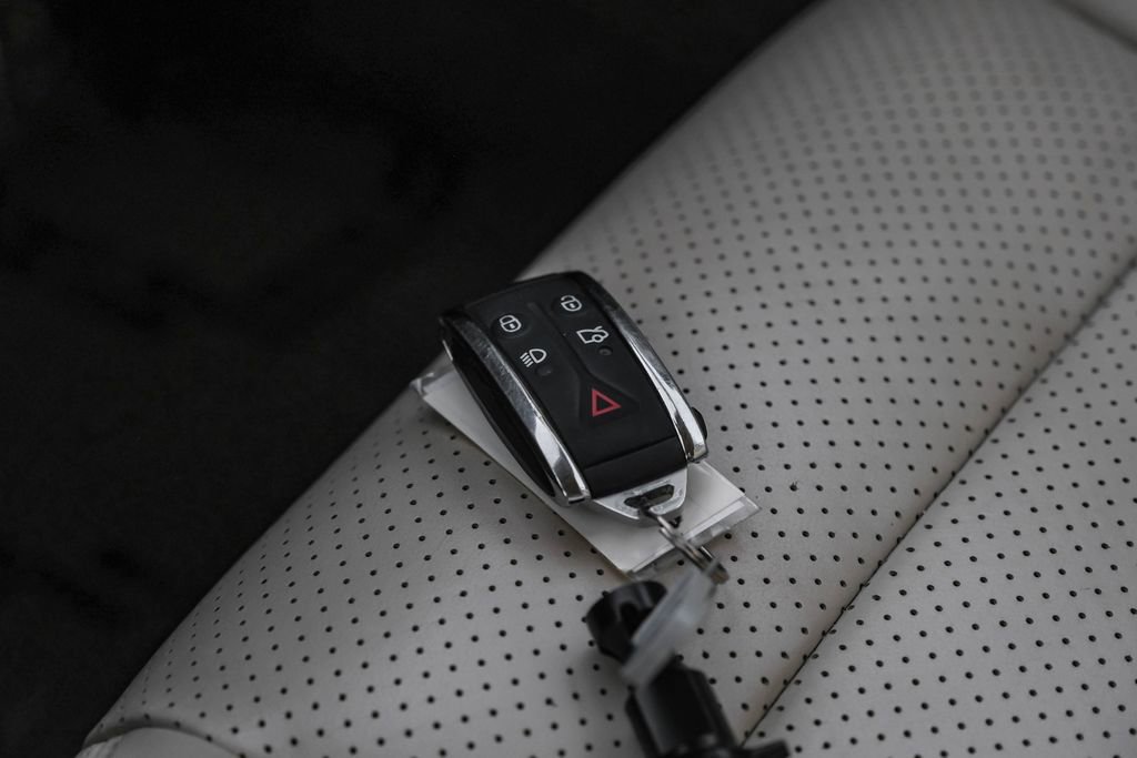 Used 2010 Jaguar XK Convertible image 54