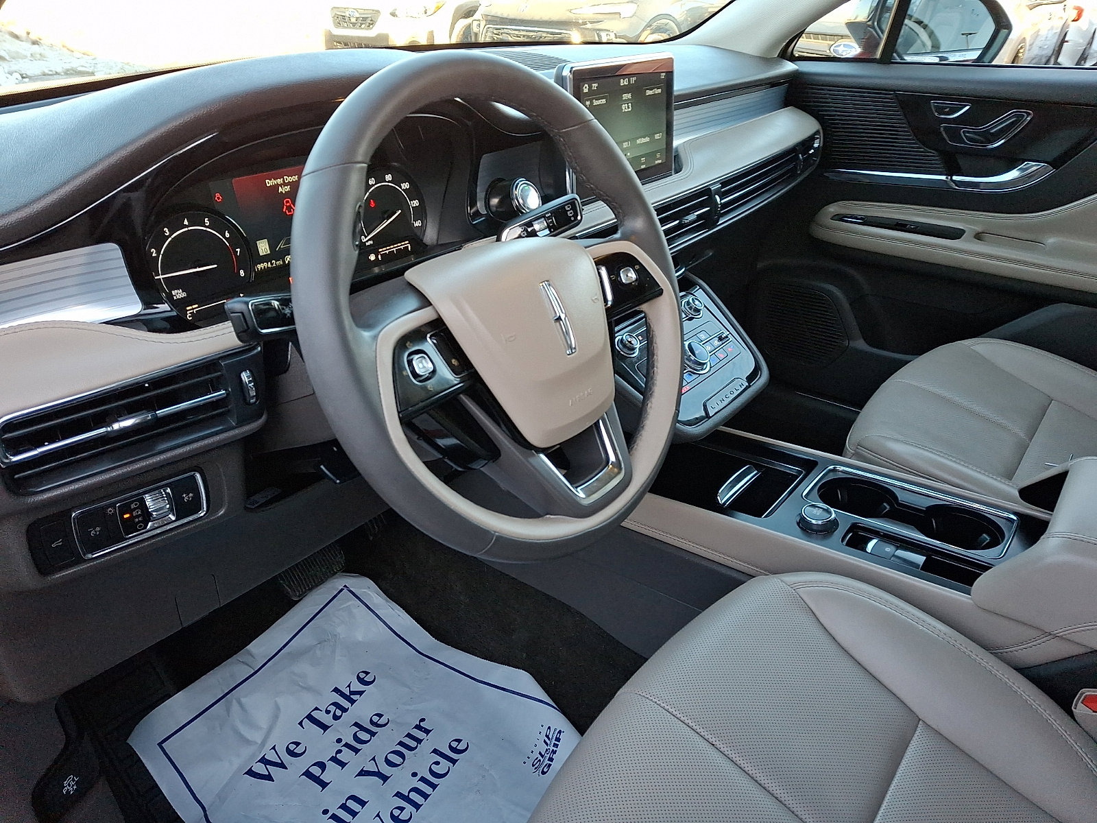 Certified 2022 Lincoln Corsair AWD w/ Equipment Group 101A image 16