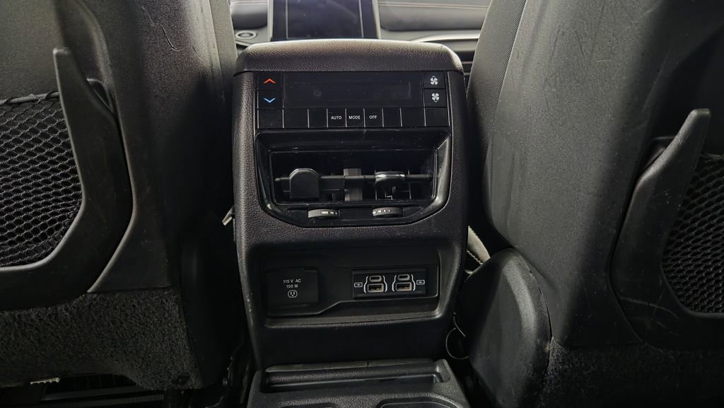 Used 2023 Jeep Grand Cherokee L Laredo AWD/4WD image 33