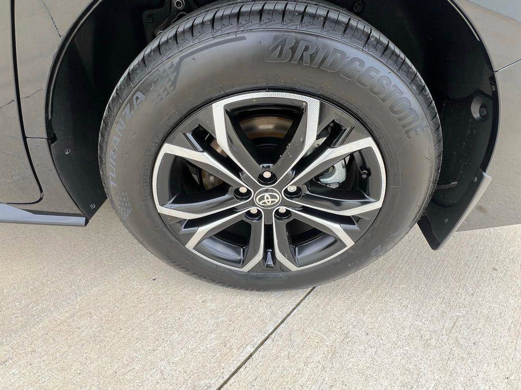 New 2026 Toyota Sienna Platinum image 24