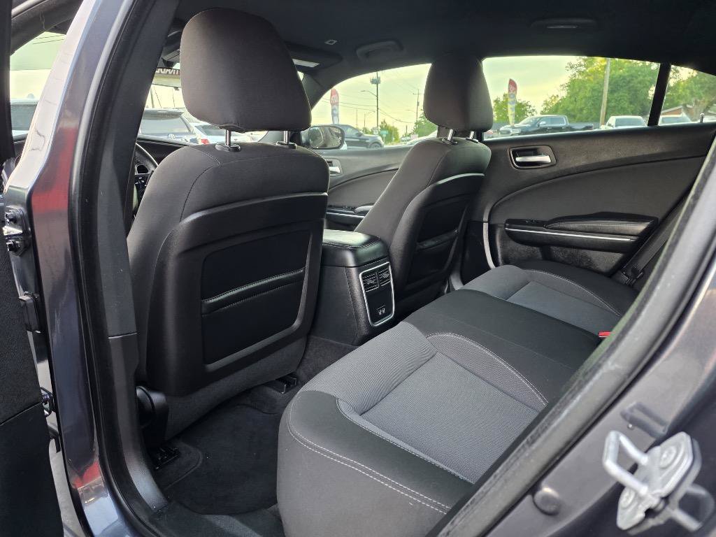 Used 2018 Dodge Charger SXT RWD image 15