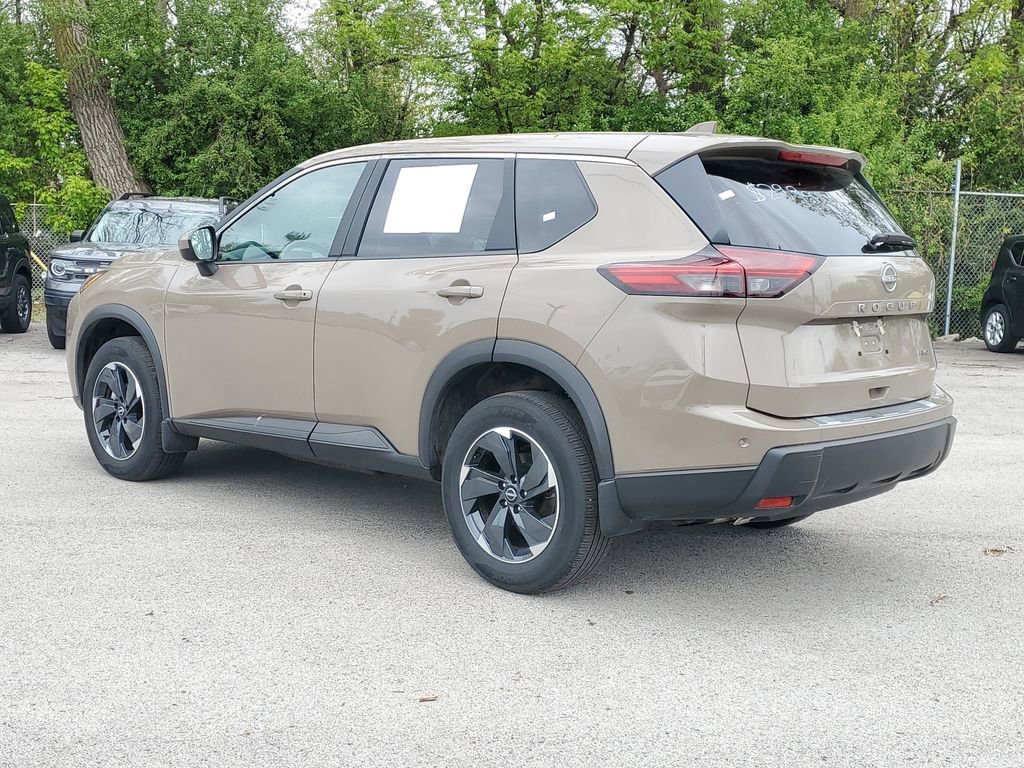 Used 2025 Nissan Rogue SV AWD/4WD image 3